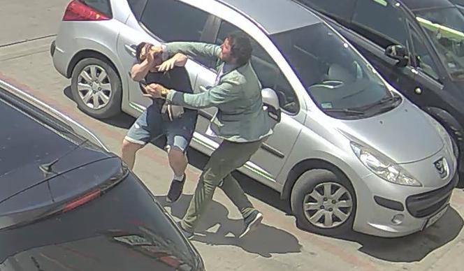 Pobicie pod galerią w Myślenicach. Policja poszukuje sprawcy