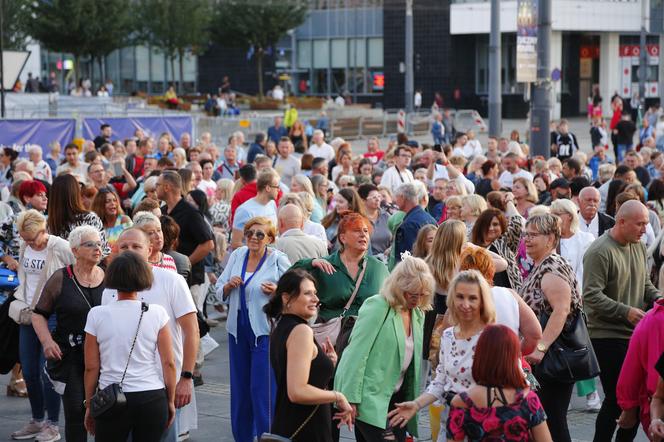 Potańcówka w centrum Katowic. Wyspiański znów porwał tłumy do szalonej zabawy