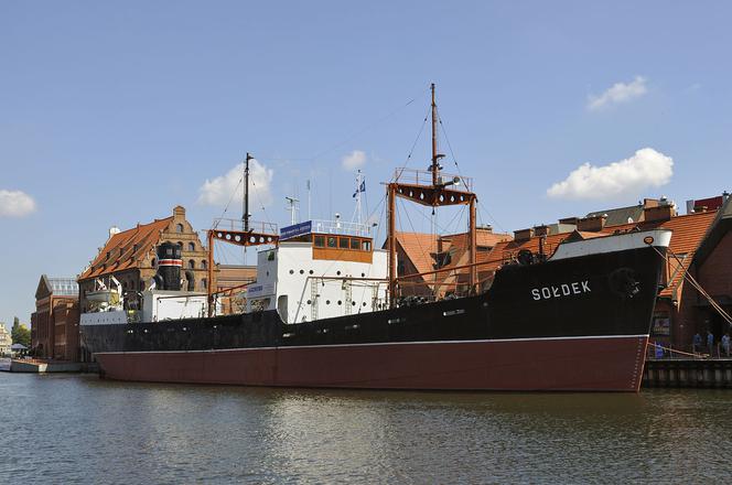 “Sołdek” popłynął do stoczni. Statek-muzeum przejdzie największy remont od 35 lat