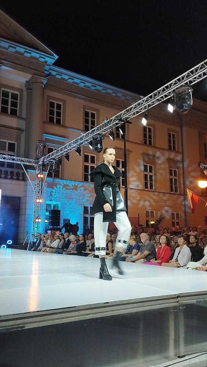 RADOM FASHION SHOW