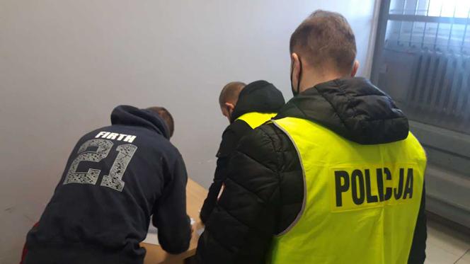 Rawicz. Przyszli do mieszkania 25-latka. Tam doszło do rozboju