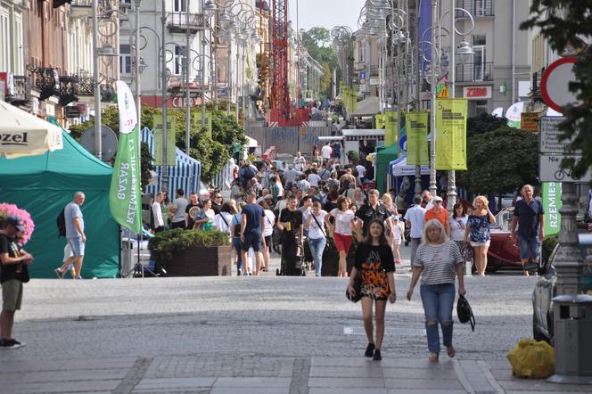 Rzemieślniczy Bazar w Kielcach. Były stoiska handlowe oraz atrakcje