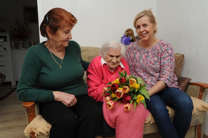 Dzień zaczyna od koniaku