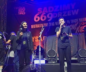Posadzili drzewa, a następnie dali gorący koncert. Finał akcji zespołu Nocny Kochanek w Skarżysku
