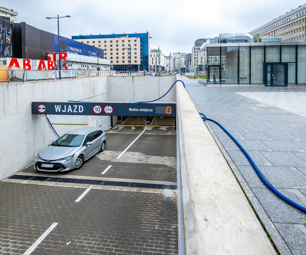 Nowy parking na Placu Powstańców Warszawy