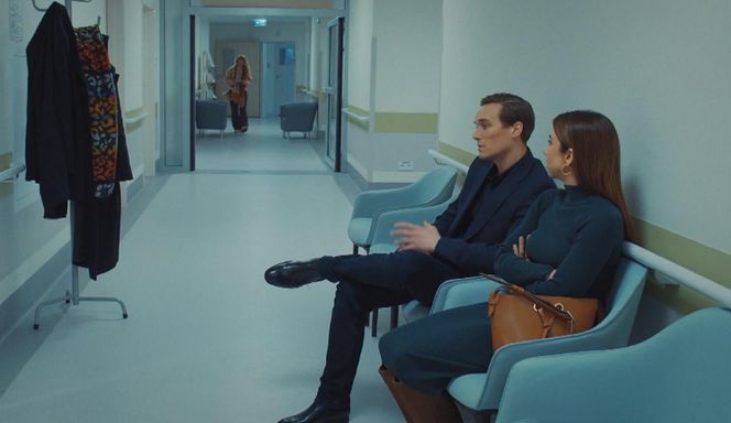 M jak miłość odcinek 1871 ostatni - finał sezonu. Aneta (Ilona Janyst), Olek (Maurycy Popiel) 