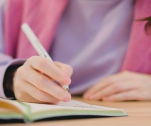 Ortografia potrafi zaskoczyć każdego. RZ czy Ż? Sprawdź swoją wiedzę i zobacz, jak dobrze pamiętasz zasady ze szkoły podstawowej