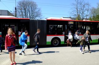 Lublin. Darmowy autobus dowozi wiernych pod drzwi kościoła. Pomysł proboszcza to HIT!