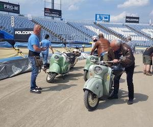 Osy kręciły kółka na stadionie żużlowym w Lesznie. Ogólnopolski zlot skuterów Osa Osieczna-Leszno 