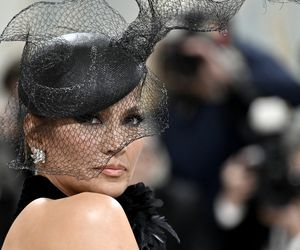 Jennifer Lopez pokazała za dużo na gali?! Fani o mało nie pomdleli!