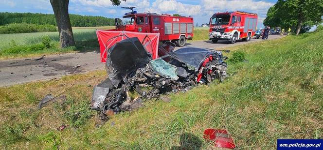 18-latek zginął w wypadku, z samochodu niewiele zostało. Tragedia pod Nidzicą