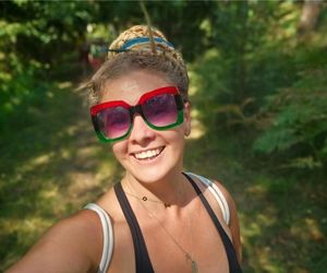 Anna Powierza dostaje zdjęcia członków