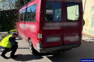 Zdezelowane autobusy miały wieźć dzieci na wycieczkę i do szkół