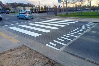 Kolejne wyniesione przejścia dla pieszych. Powstały przy imperium Rydzyka