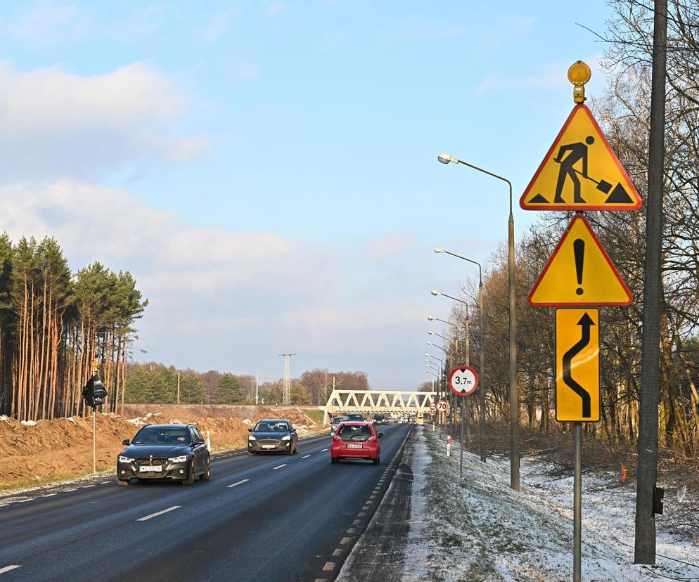 Poszerzenie wylotówki będzie droższe? Wykonawca zapowiedział też duże opóźnienie