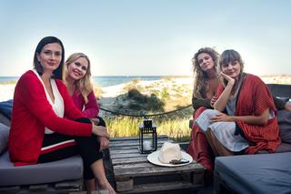 Przyjaciółki 12 sezon odc. 135. Patrycja (Joanna Liszowska), Anka (Magdalena Stużyńska), Inga (Małgorzata Socha), Zuza (Anita Sokołowska)