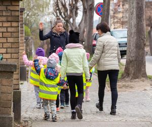 Dzieci same opuściły żłobek. Dyrekcja: „konserwator nie domknął furtki”