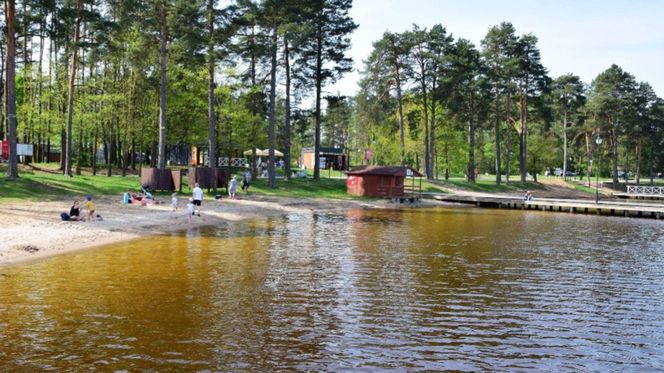 plaża miejska w Augustowie nad jeziorem Necko