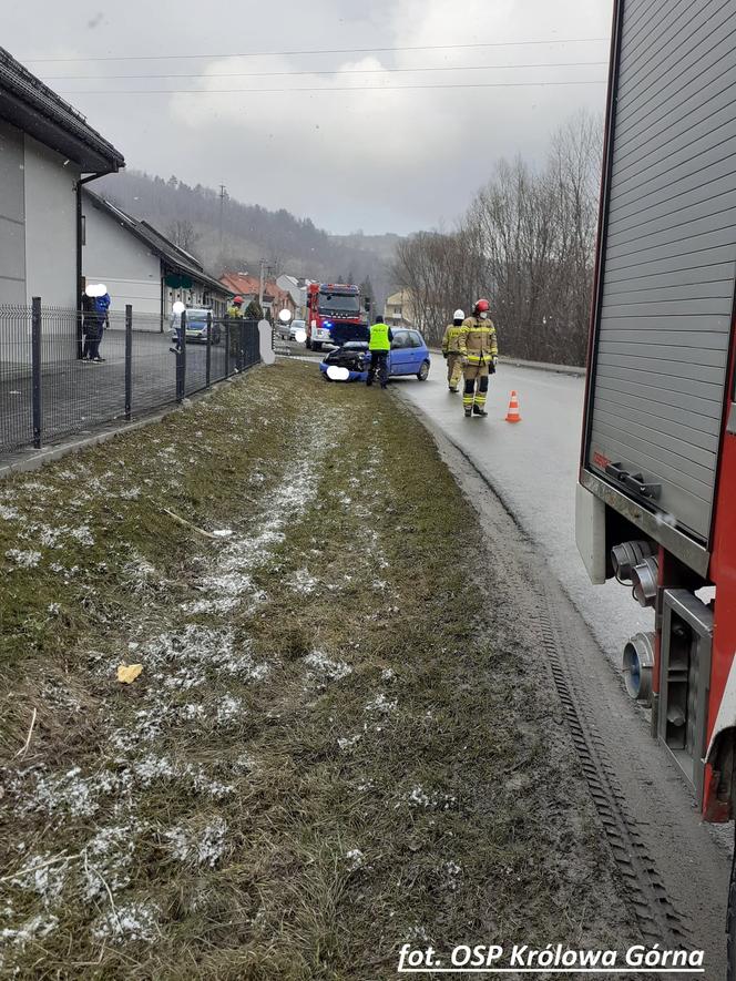 W Kamionce Wielkiej ZDERZYŁY SIĘ dwa samochody. Niebezpieczny początek weekendu