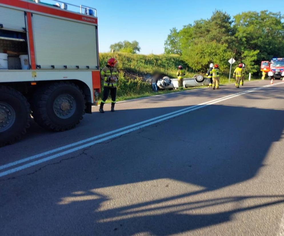 Pijany dachował w Kownatach pod Łomżą! Próbował zrzucić winę na siostrę [ZDJĘCIA]