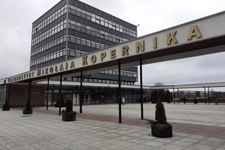 Ważny komunikat UMK w Toruniu! Część studentów WRÓCI na zajęcia stacjonarne!