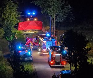 Płonące zwłoki na drodze, zatrzymany 60-latek