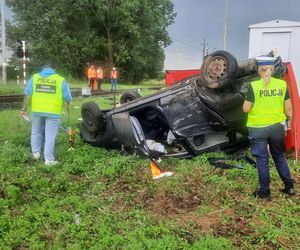 Tragedia na przejeździe kolejowym w Tarnowie. Kierowca zginął po zderzeniu z pociągiem! 