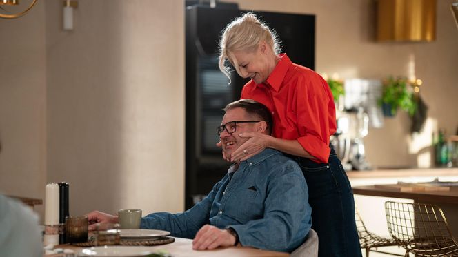 Rodzinka.pl 17 sezon odcinek 295 (odc. 8). Ludwik (Tomasz Karolak), Natalia (Małgorzata Kożuchowska)