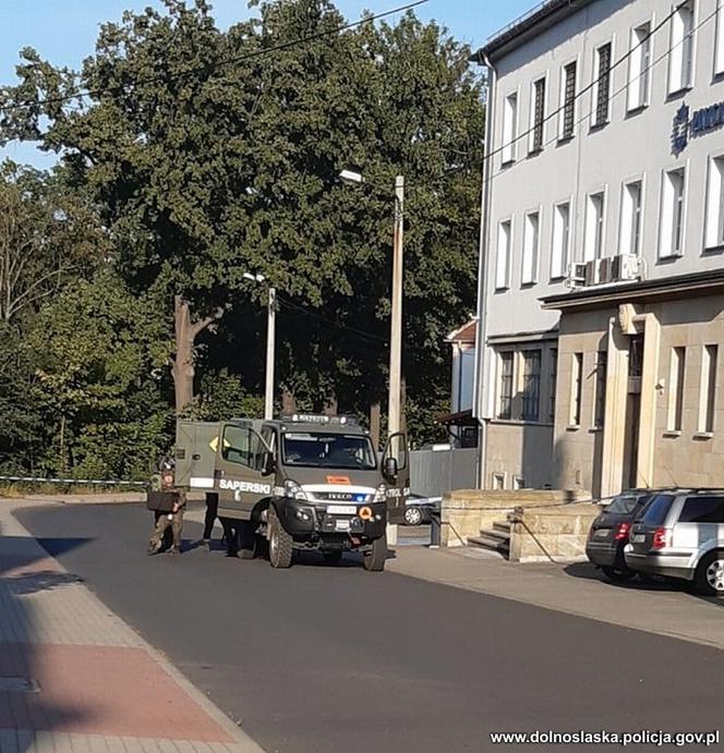 Grzybiarze znaleźli w lesie granaty i przynieśli je na komisariat