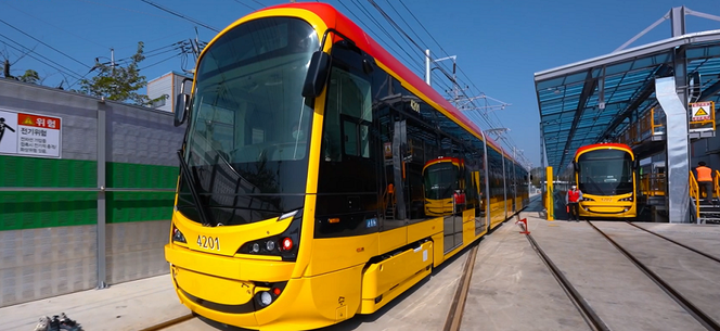 Najdłuższe tramwaje płyną do Warszawy z Korei Południowej. Pomieszczą nawet 240 pasażerów!