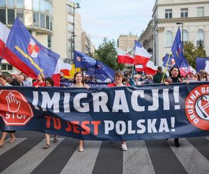 W Warszawie odbył się antyimigrancki marsz i kontrmanifestacja. Pojawiło się kilka tysięcy osób