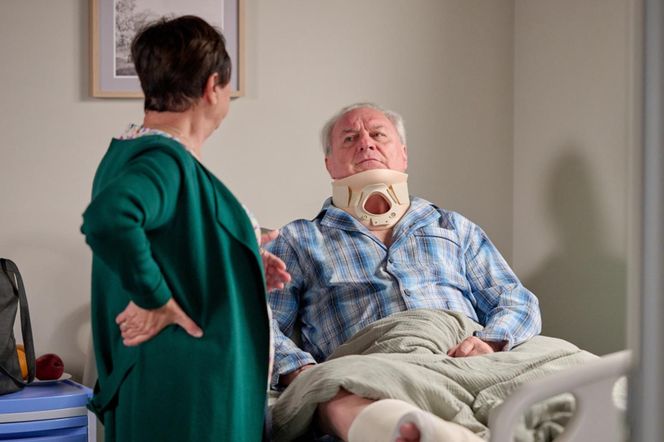 Na Wspólnej, odc. 4065. Helena (Małgorzata Peczyńska), Zbigniew Sokół (Wiesław Cichy)