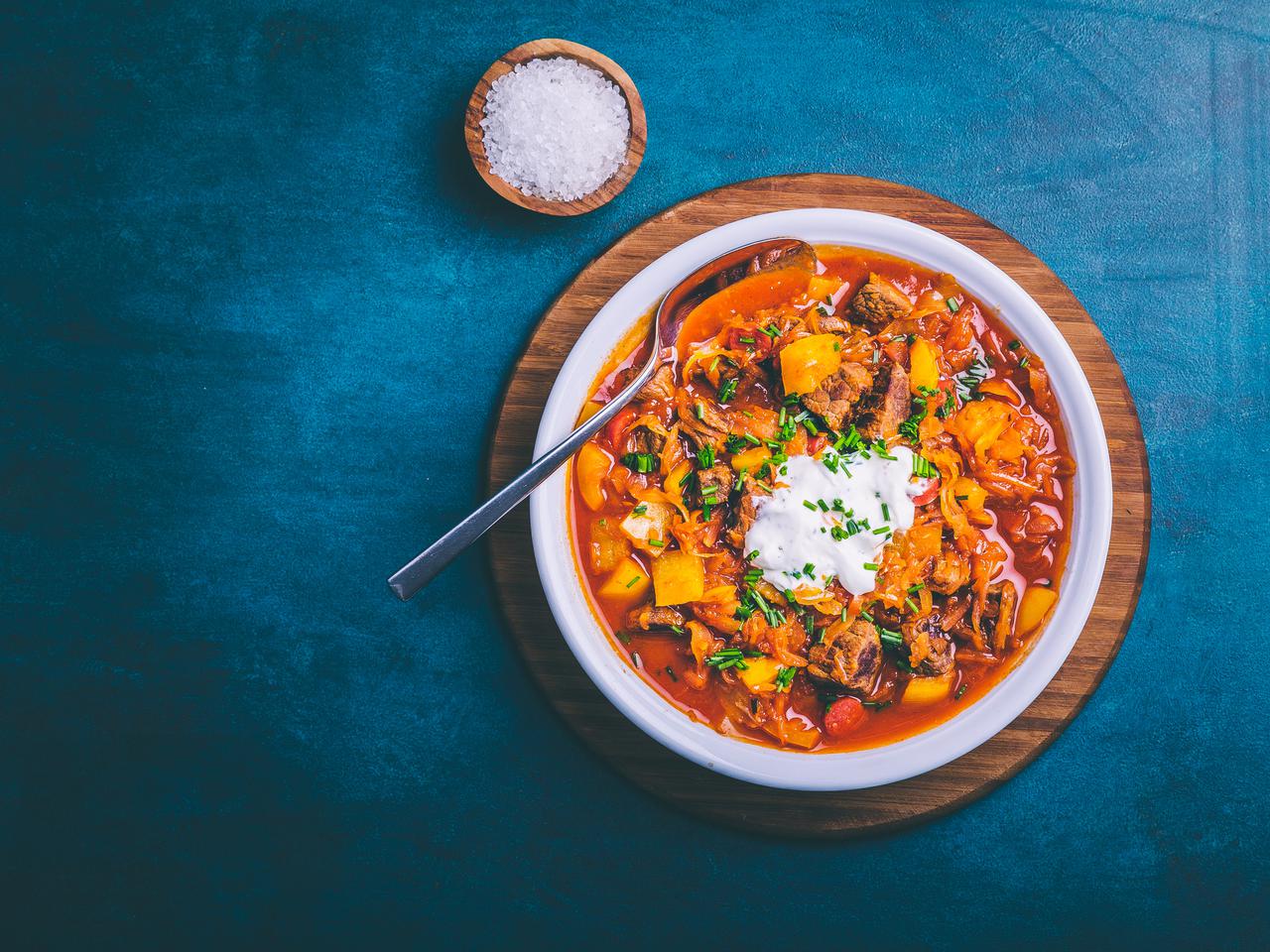 Rybny gulasz szegedyński z kiszoną kapustą