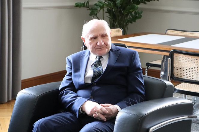 Kalisz. Najstarszy maturzysta w Polsce nie zdał matury. Pan Józef i tak został wyróżniony przez prezydenta Kalisza [ZDJĘCIA]