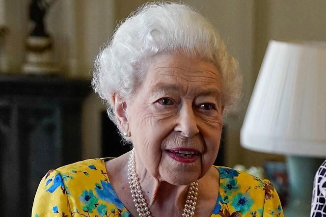 Królowa Elżbieta II poszła na całość u fryzjera! Nowa fryzura robi furorę