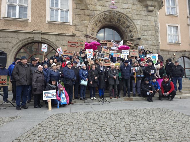 Protest mieszkańców gminy Purda pod olsztyńskim ratuszem