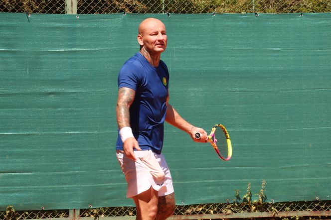 Artur Szpilka vs Dominik Durniat na tenisowym korcie