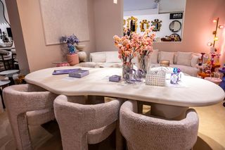 Stoły do jadalni 2025