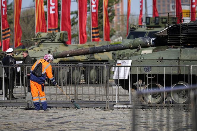 Zdobyte czołgi Leopard 2 i Abrams w Moskwie 