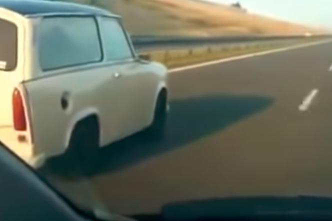 Podkarpacie: Jechał na ekspresówce 180 km/h. Nagle wyprzedził go trabant