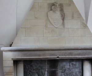 To jedyny taki dwór obronny w Małopolsce. Znajduje się w dawnej szlacheckiej wsi 