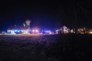 Tragiczny pożar domu w Warmianach. Zginęły dwie osoby [ZDJĘCIA]