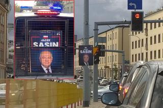 Straż miejska w Białymstoku zerwała 499 plakatów Jacka Sasina. Jest ostra reakcja ministra!