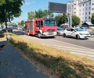 Kraków. Latarnia spadła na przejeżdżający samochód. Chwilę wcześniej doszło tam do wypadku [ZDJĘCIA]