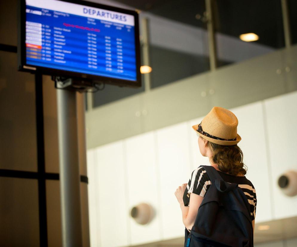 Pasażerowie odlatują bez walizek. Problemy na lotnisku w Czechach