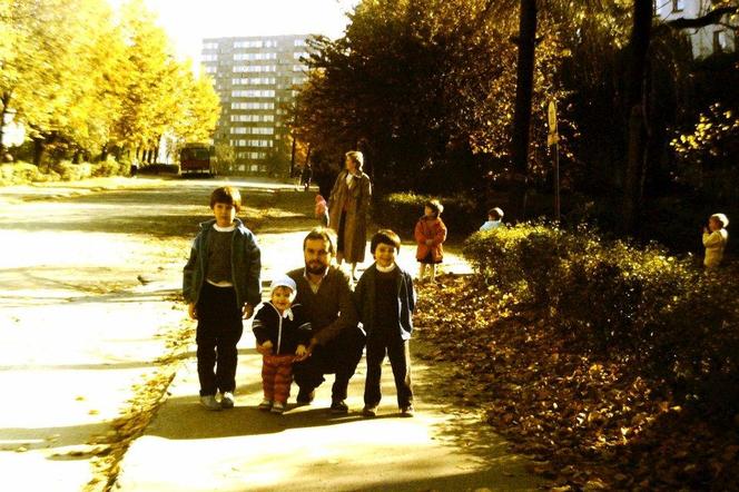 Rodzinny album Bajerów. W tle dawne Starachowice
