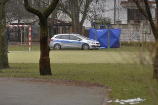 Tragedia na Mokotowie. Zwłoki młodziutkiej kobiety na szkolnym boisku
