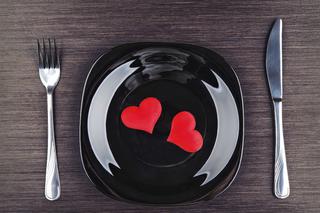 Romantycznie udekorowany stół na Walentynki