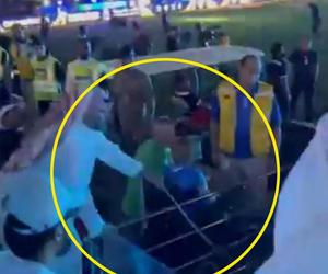Piłkarz zaatakowany biczem przez kibica. Dantejskie sceny na stadionie. Nagranie mrozi krew [WIDEO]