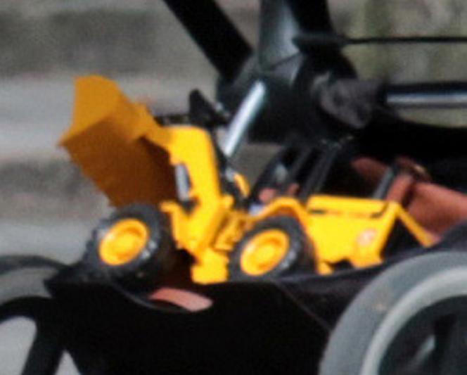 Marta Kaczyńska modna w dobie koronawirusa. Tak spaceruje z dziećmi [ZDJĘCIA]